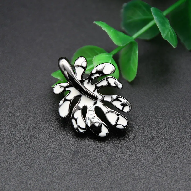 

Jewelry Making Supplies Nickel Free High Quality Black Gold Plated Rainforst Big Leaf Necklace Pendant for Women