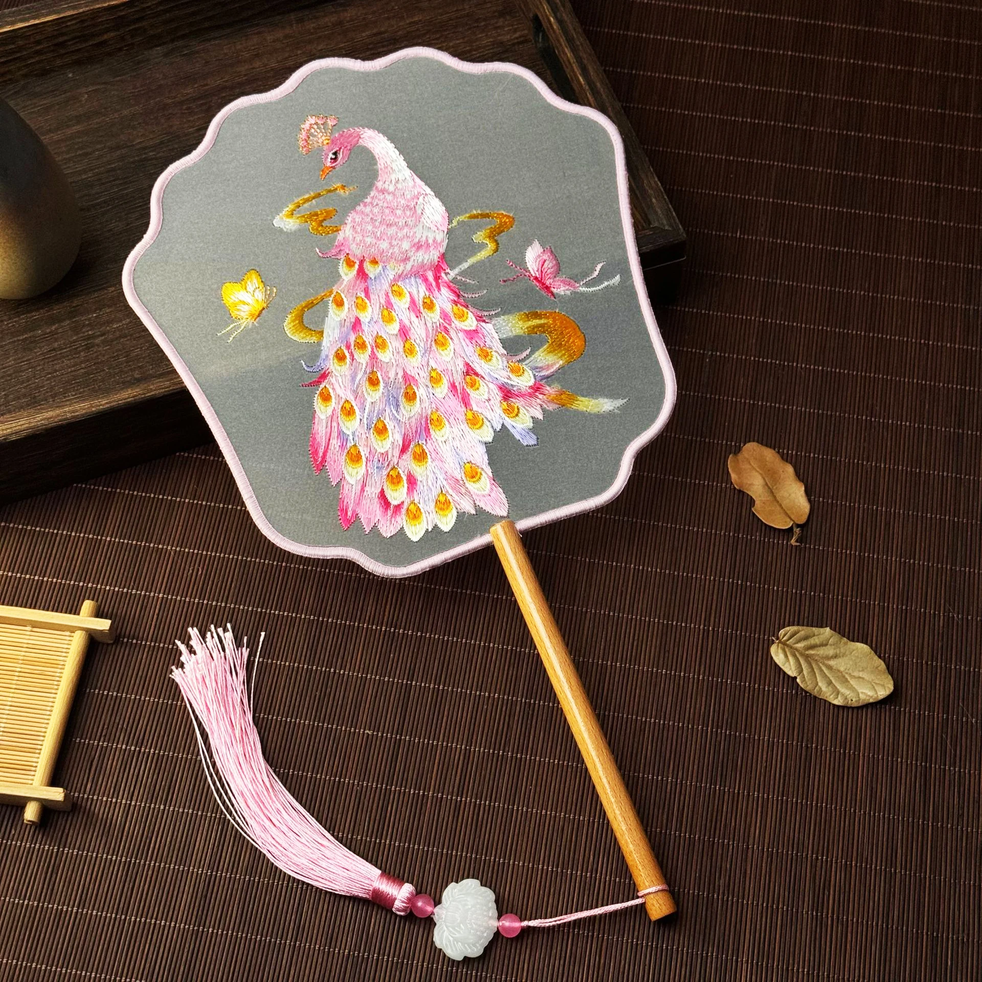 Vintage Hand Fan Chinese Ancient Style Phoenix Silk Embroidered Round Fan Ornaments Dance Performance Props Home Decoration hand fan,silk fans