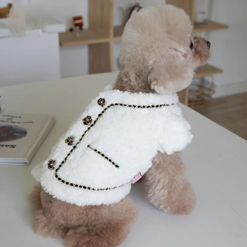 Veste Fourrure Chanel pour Chiens à 4 Boutons - 2025 - Vêtement et accessoires pour chiens - Doglovedesign
