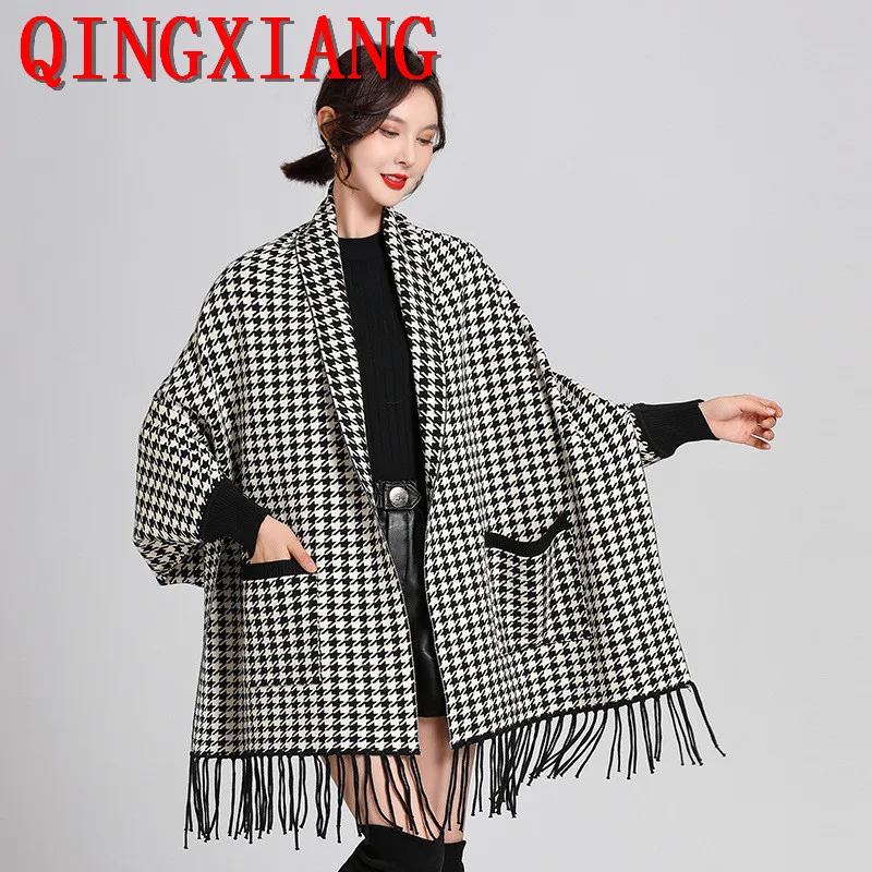 2022 Women Outstreet Houndstooth Loose Knitwear Capes Autumn Winter Knitted Sleeves Long Poncho Tassel Shawl Coat With Pocket