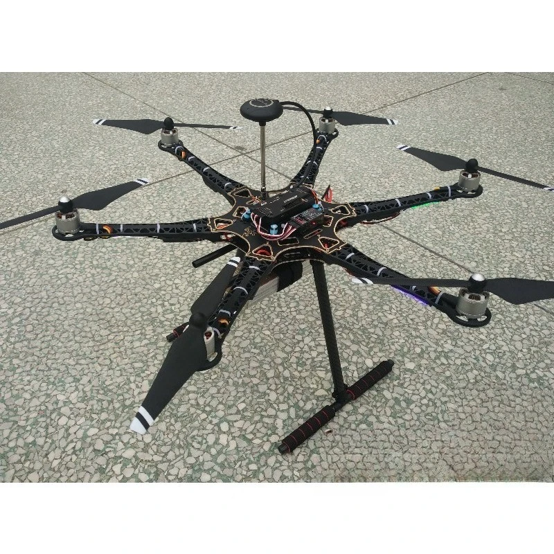 Contrôleur de vol APM2.8 pour drone, montrant la carte et ses composants, parfait pour assemblage.