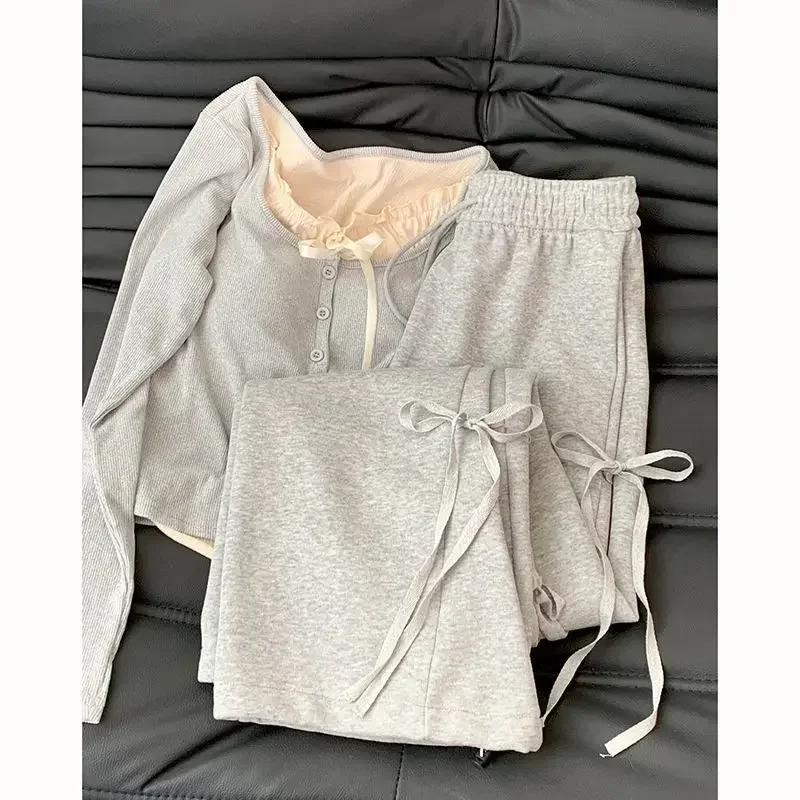 thumbnail image 1 of Primavera 2024 Nuevo diseño de lazo coreano Súper dulce Spice Girl Pantalones de cintura alta ajustados de pierna ancha Ropa de dos piezas Camisa casual gris femenina, 1 of 4