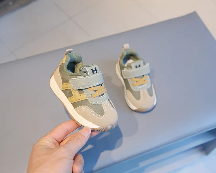 Zapatos Deportivos para Niños, Transpirables, Antideslizantes, Cómodos, Ligeros, con Cierre de Velcro, Suela Suave, para