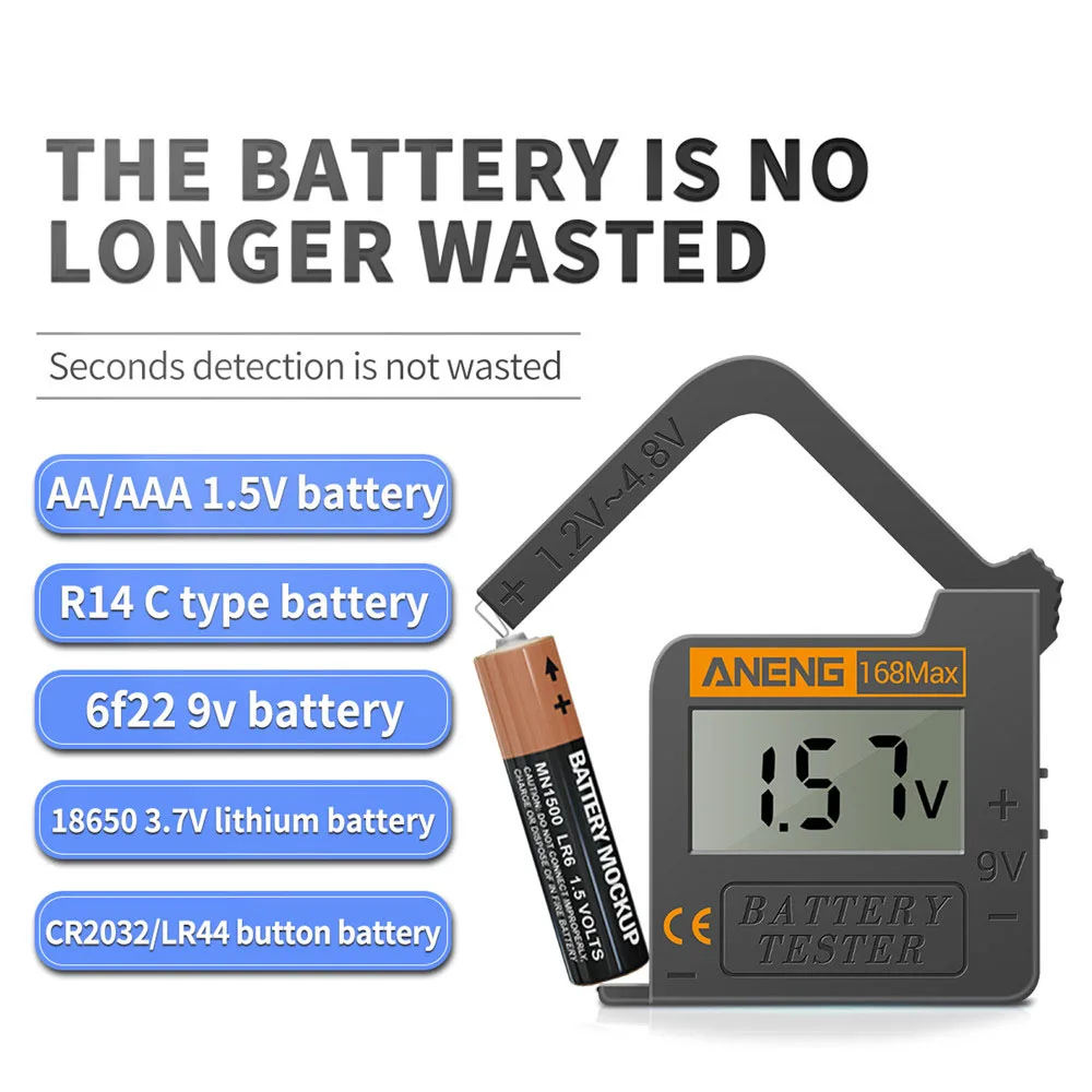 Utilisation du testeur de batterie universel 168MAX sur une pile AA montrant une charge complète