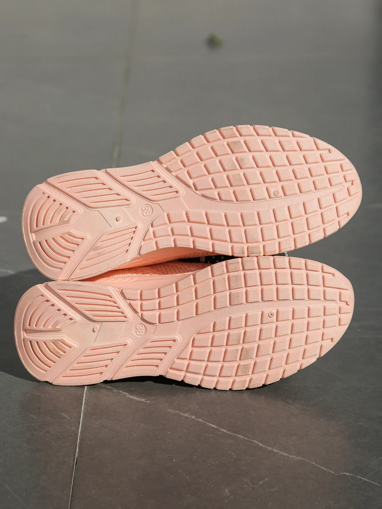Trendy 2025 fly weaving women's sneakers—lightweight & breathable.-03