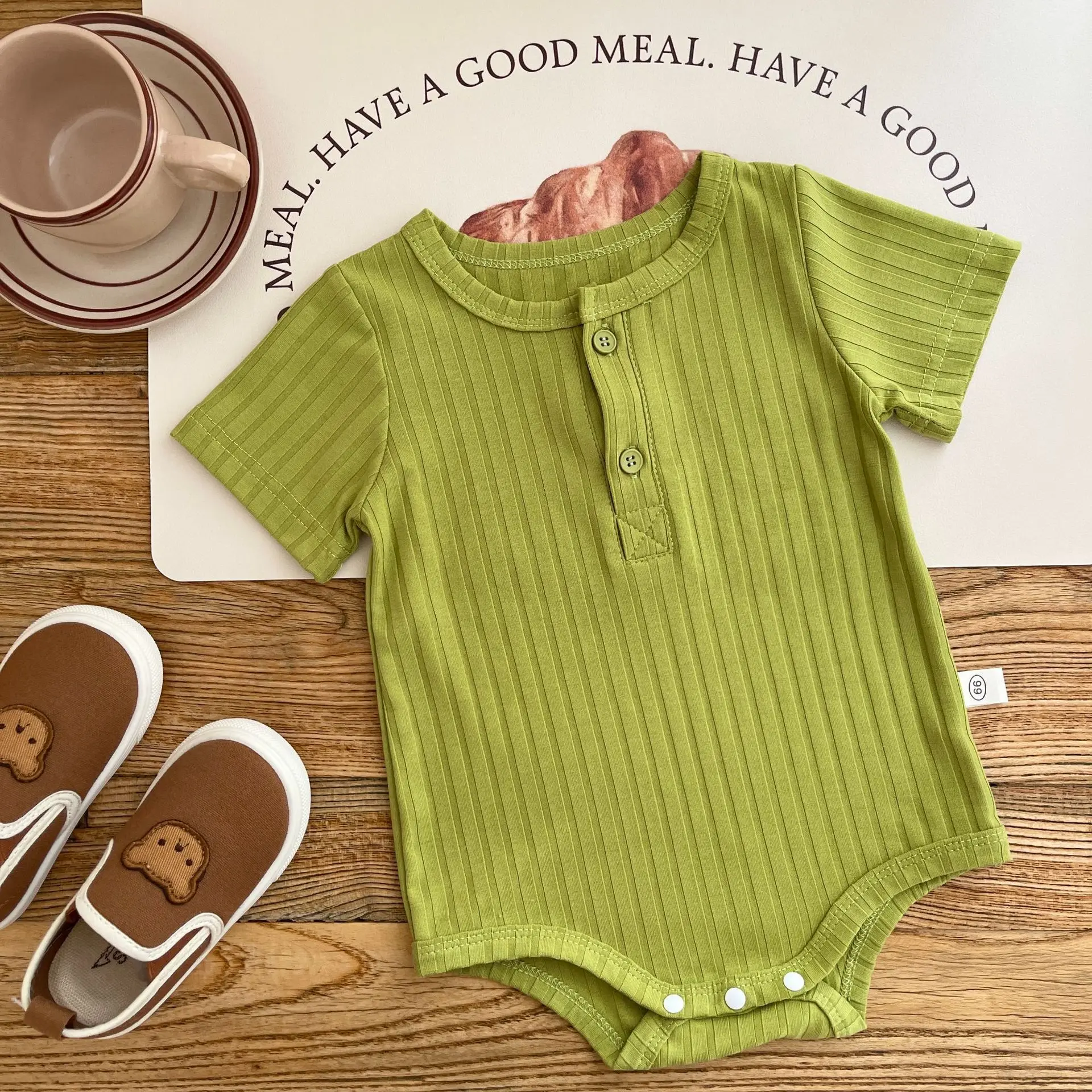 

Soft and Cute Baby Bodysuit: Short Sleeve Solid Color Onesie for Boys Girls 0-2 Yrs 95% Cotton Homewear Ideal Home Wear.