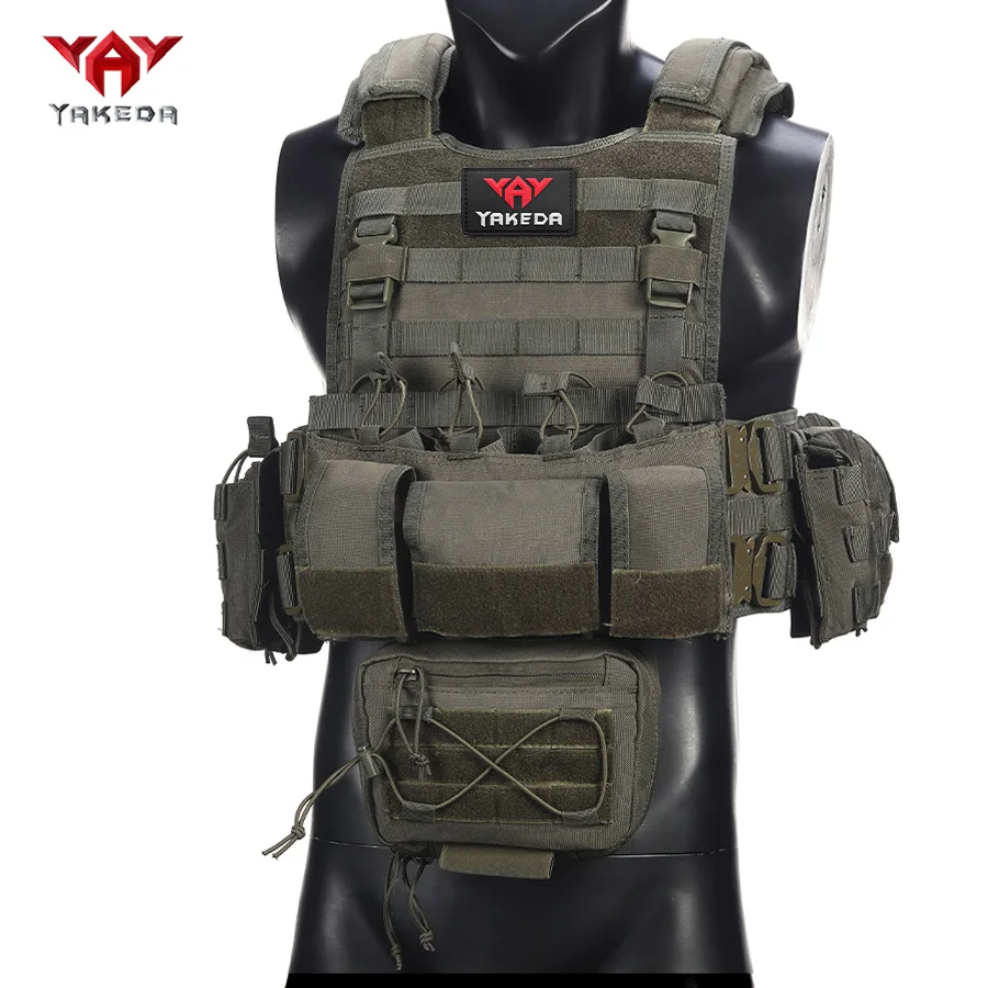 Hunting Vest with Triple Equipment Bag for Outdoor Use
