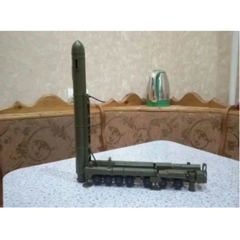 Russian Nuclear Missile Topol-M Diecast Metal Toy Military Vehicle 1/150 Scale 
