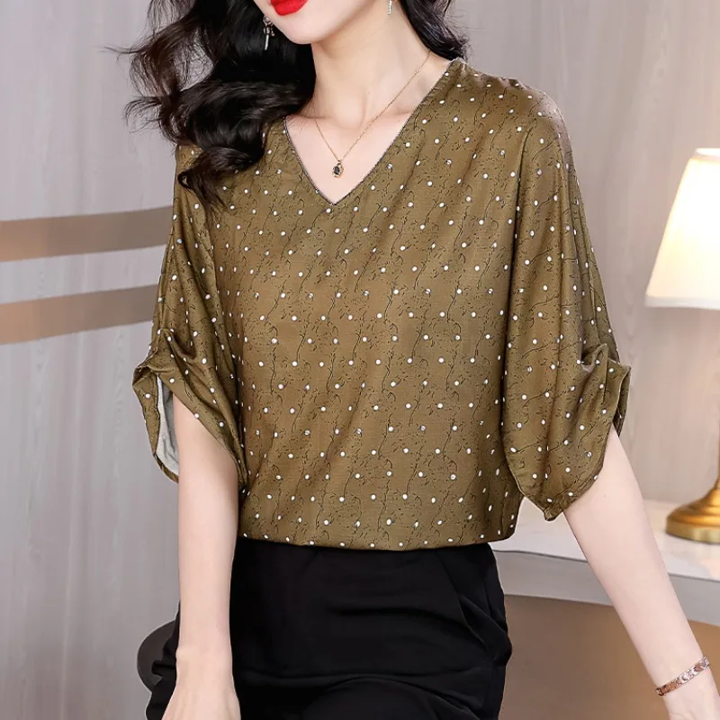

2024 New Women's Spring and Autumn Pullover V-neck Spliced Fashion Elegant Folds Loose and Versatile Polka Dot Mid Sleeve Tops