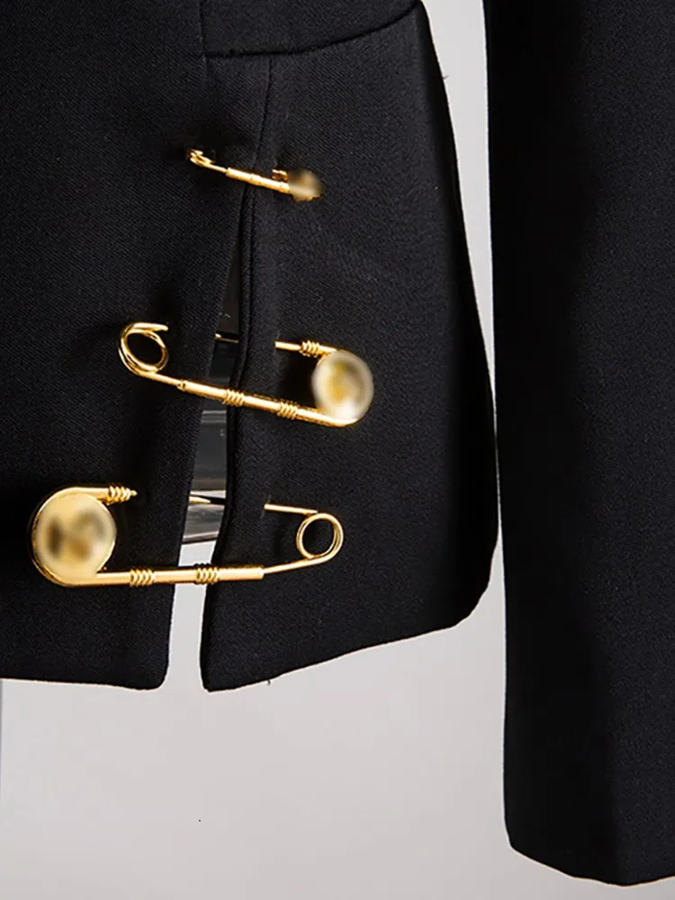 Рисунок 6 - Женский блейзер с отложным воротником