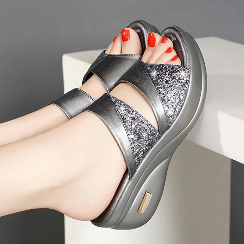 

2023 New Women Summer Slippers Ladies Glitter PU Wedges Shoe Female Casual Slingbacks Sandals Comfortable Platform Woman Sandal