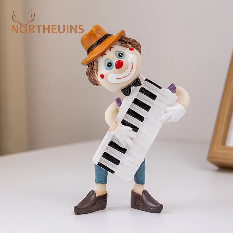 NORTHEUINS Resin Art Home Doll Clown Resin Ornaments Simple Figure