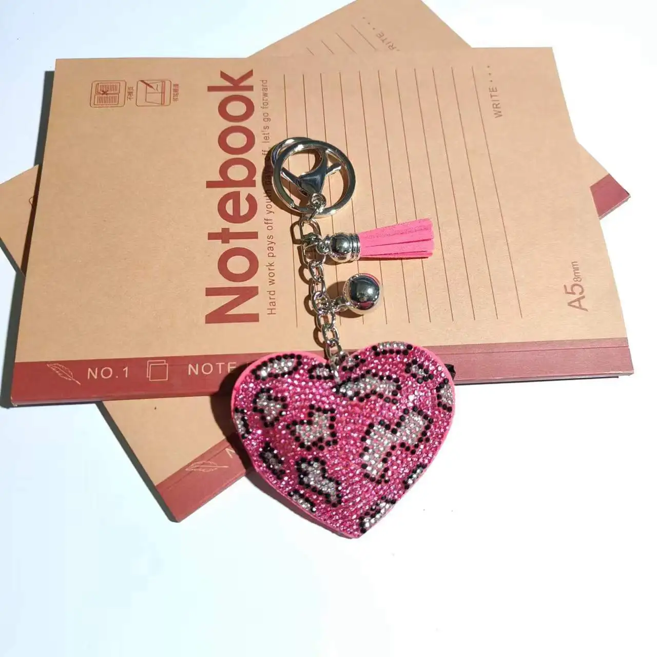 

Персиковый брелок в форме сердца, Леопардовый, точечный кристалл, подвеска с кисточкой и металлический брелок, оптовая цена, аксессуары для ключей