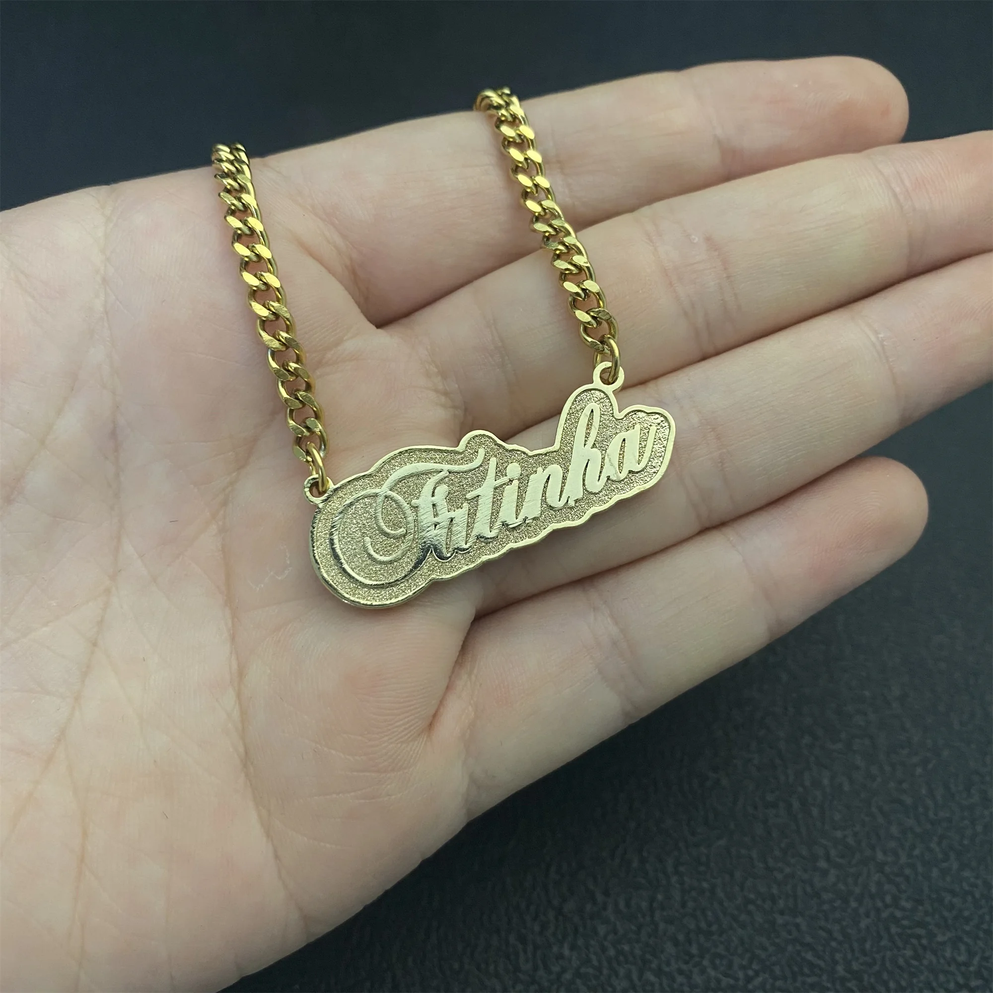 Collana con nome personalizzato inciso, catena cubana, placca in acciaio inossidabile personalizzata, ciondolo con lettera personalizzata per donne/ragazze_voghion.com