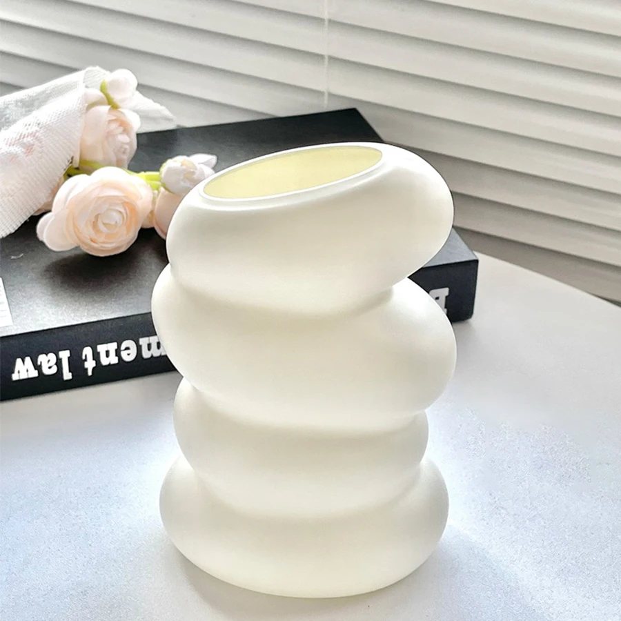 Modern Simple White Spiral Circle Vase Bedroom Study Living Room Coffee Table Desktop Art Ornaments Creative Flower Pot High Quality Plastic Material Not Easy to Break