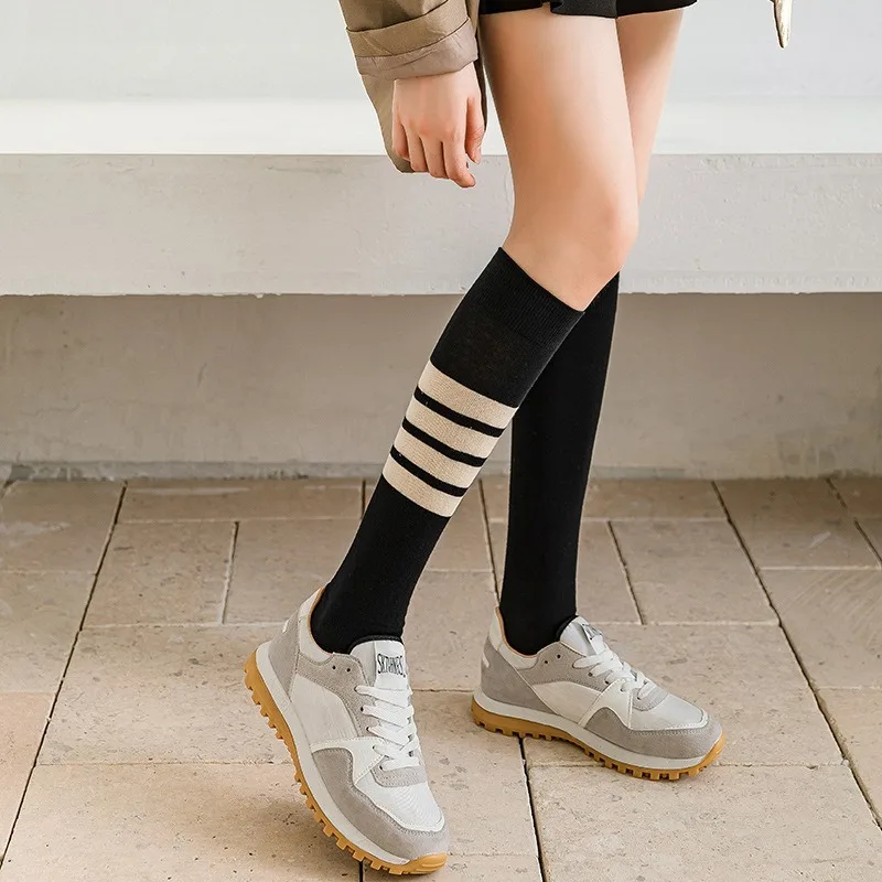 4 Paar Frühlings- und Herbstmode, neue, einfache und vielseitige Damen-Beinsocken, gestreift, sportlicher Stil, mittellange Baumwollsocken – Detail 9
