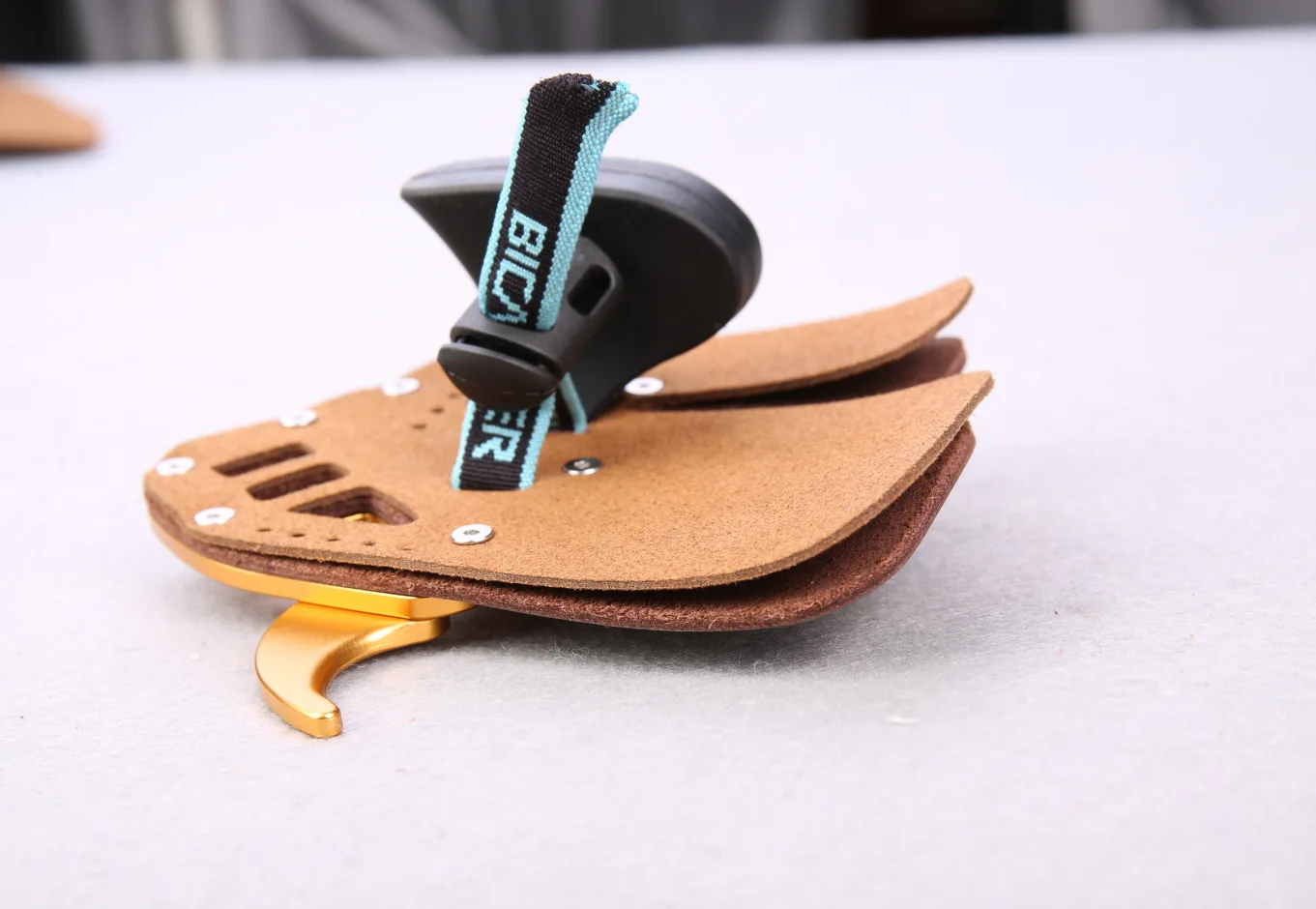 Archery Finger Tab Bicaster ASA Archery Competition Guard Protection Genuine Leather + Aluminum LH/RH