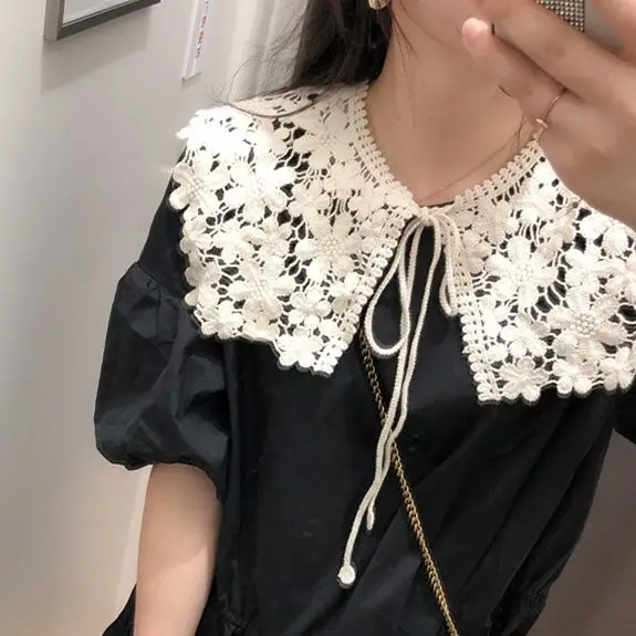 

French Style Elegant Lace Hollow Small Cape Women's Thin Scarf Triangle Hand Hook Flower Collar