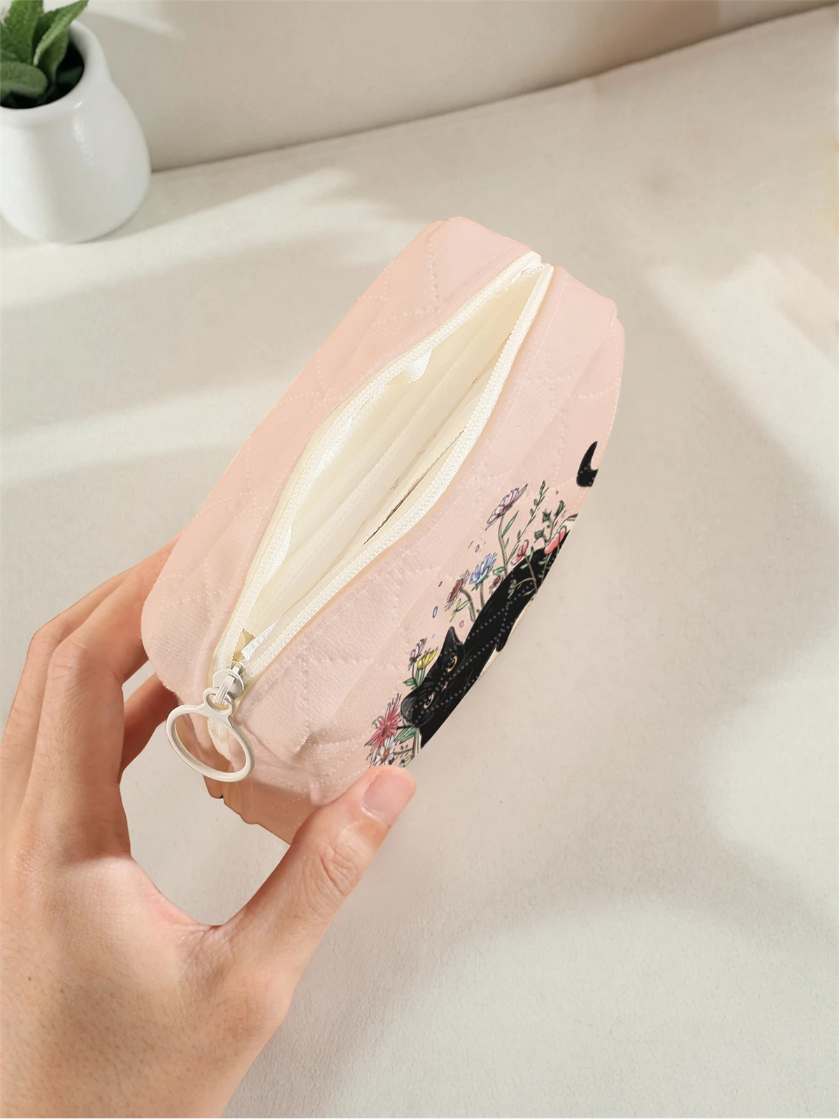 1 portable sanitary napkin storage bag with cat flower pattern and diamond mesh material, lightweight women's tissue bag