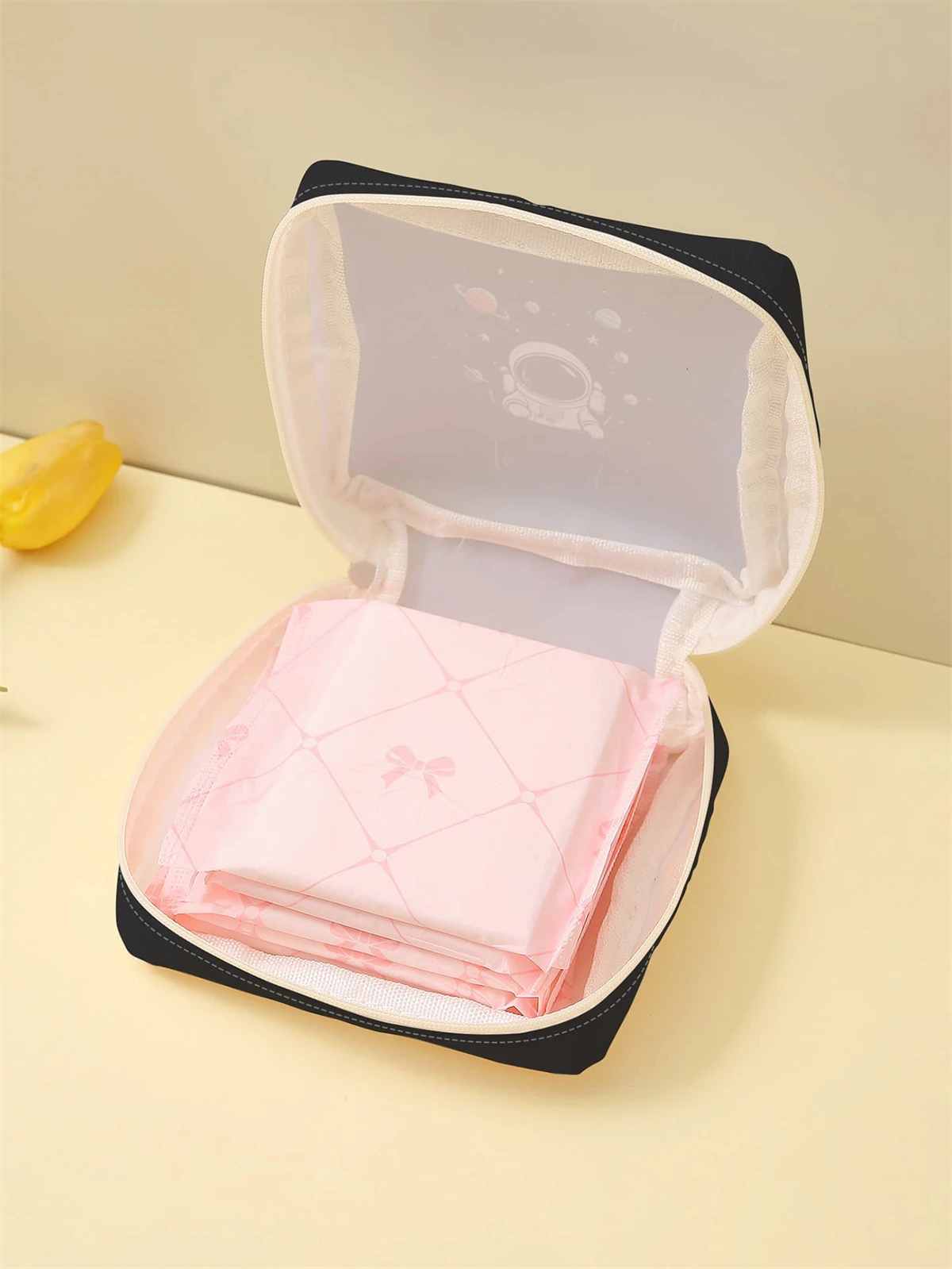 Cartoon pattern printed sanitary napkin storage bag, women's lightweight tissue bag, sanitary tissue bag