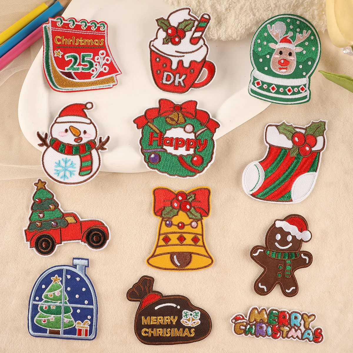 

Embroidered Logo Garment Accessories, Badge Cloth Sticker, Christmas Santa Patch, Sewing Iron-on Transfers for Clothing Bag