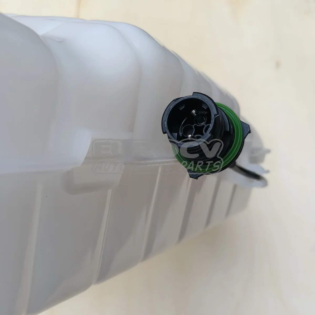 Spare Parts for Renault Trucks RTE 7420828416 Coolant Expansion Tank