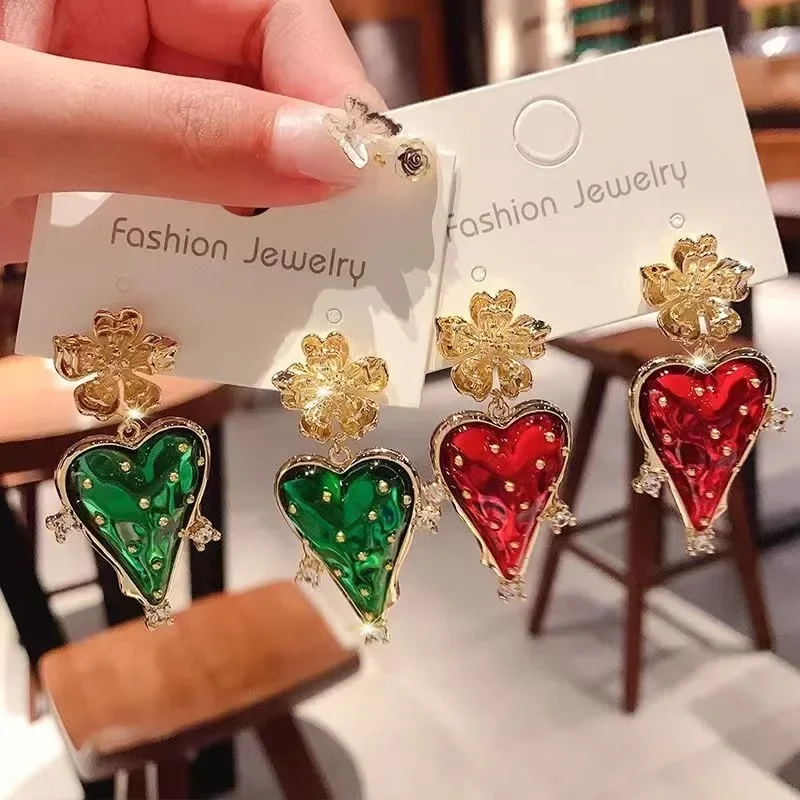 Vintage Strawberry Heart-shaped Pearl Earrings Temperament Strawberry Elegant Style Design Niche and High-end Earrings for Women