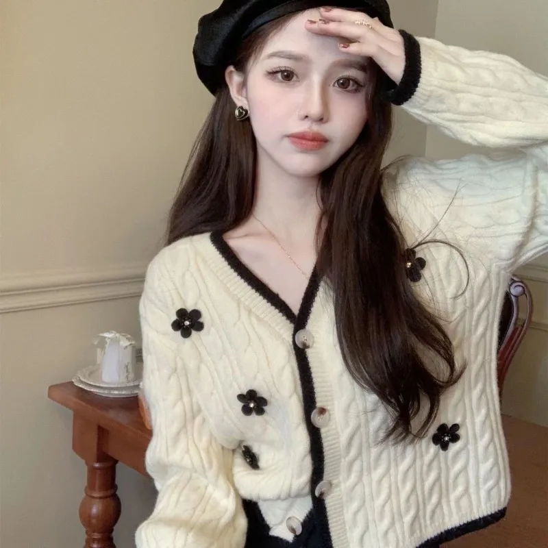 

Japanese loose V-neck knitting cardigan Fried Dough Twists sweet soft gentle small French slim cardigan sweater female coat