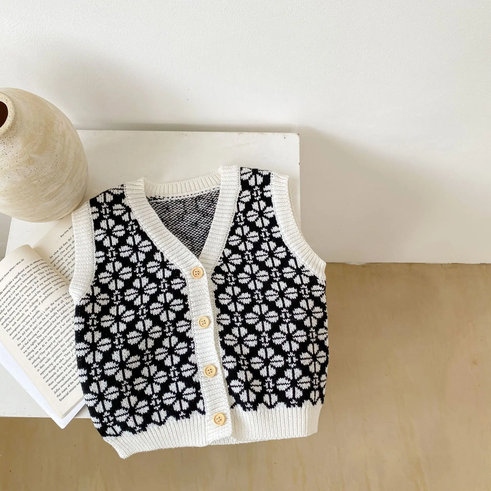 

Ins 2023 Autumn Baby Girls Waistcoat Cotton Knitted Clover Jacquard Versatile Infant Girls Vest Buttons Toddler Girls Coat