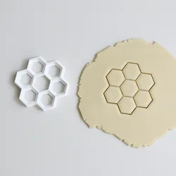 Honeycomb Pattern Cookie Cutter & Embosser for DIY Baking and Cake Decorating (02)