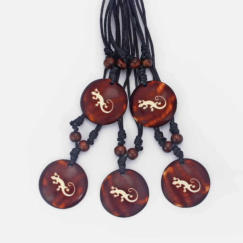 12pcs Resin Carved Palm/Tai Chi Pendant Necklace Tribe Amulet Gecko Charms Necklaces Fashion Jewelry Choker Wholesale