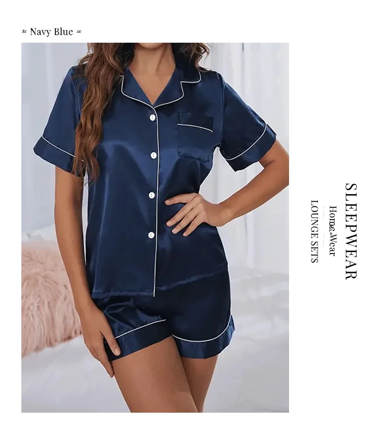 Pyjama bleu face détails col et boutons