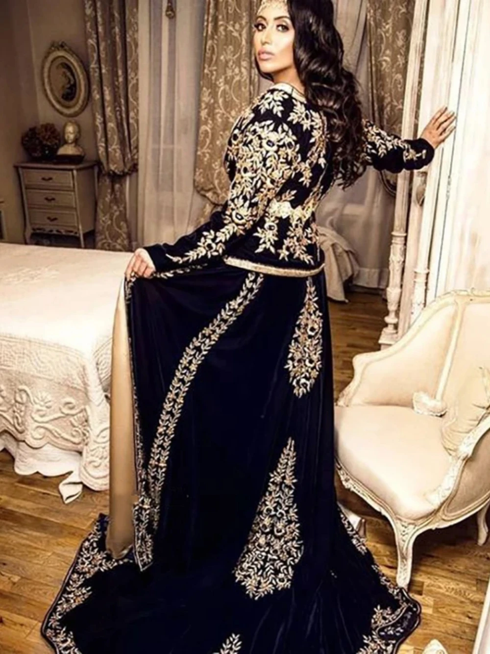 Рисунок 2 - Женское вечернее платье с длинным рукавом