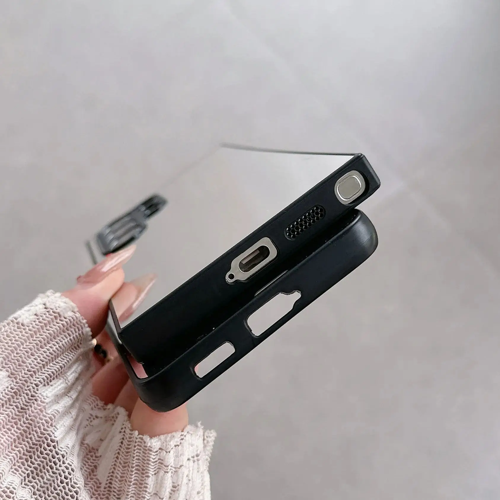 Elegant Makeup Mirror Phone Case with Enhanced Protection