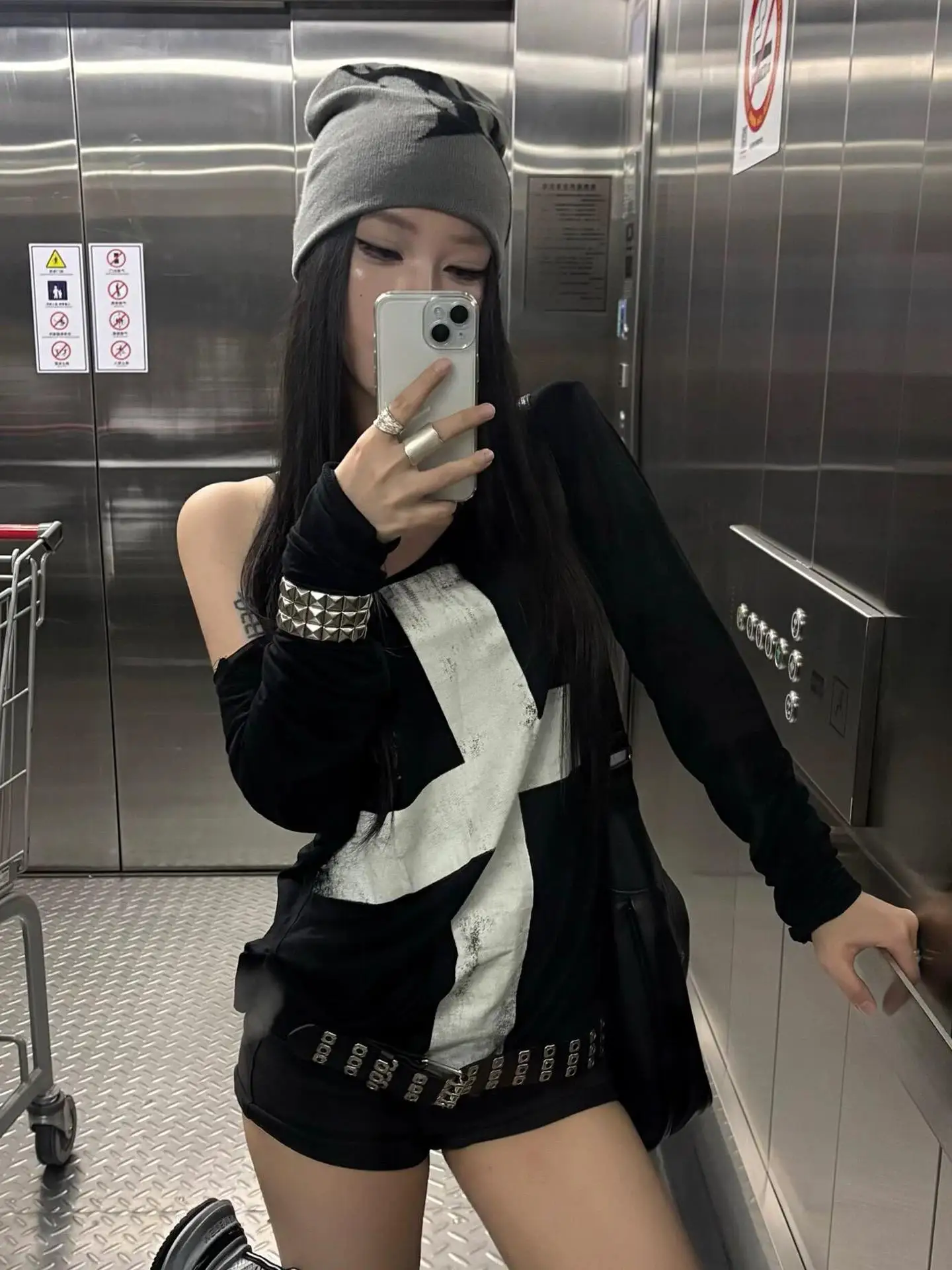 ตัวเลือกสินค้า เสื้อยืด Y2K สไตล์โกธิค แขนยาว สีดำ แฟชั่นชิคๆ