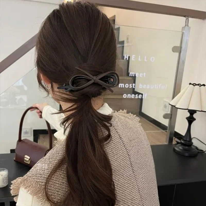 New Twisted Hair Clip PU Bow Barrettes Large Size Hair Clips Plastic Hairpin Sweet Daily Headwear Women Hair Accessories