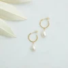 Boucles d'oreilles créoles eManco délicates et minimalistes avec perle naturelle en forme de goutte d'eau, en acier inoxydable couleur or, bijoux pour femmes, décontractées et pour les soirées romantiques