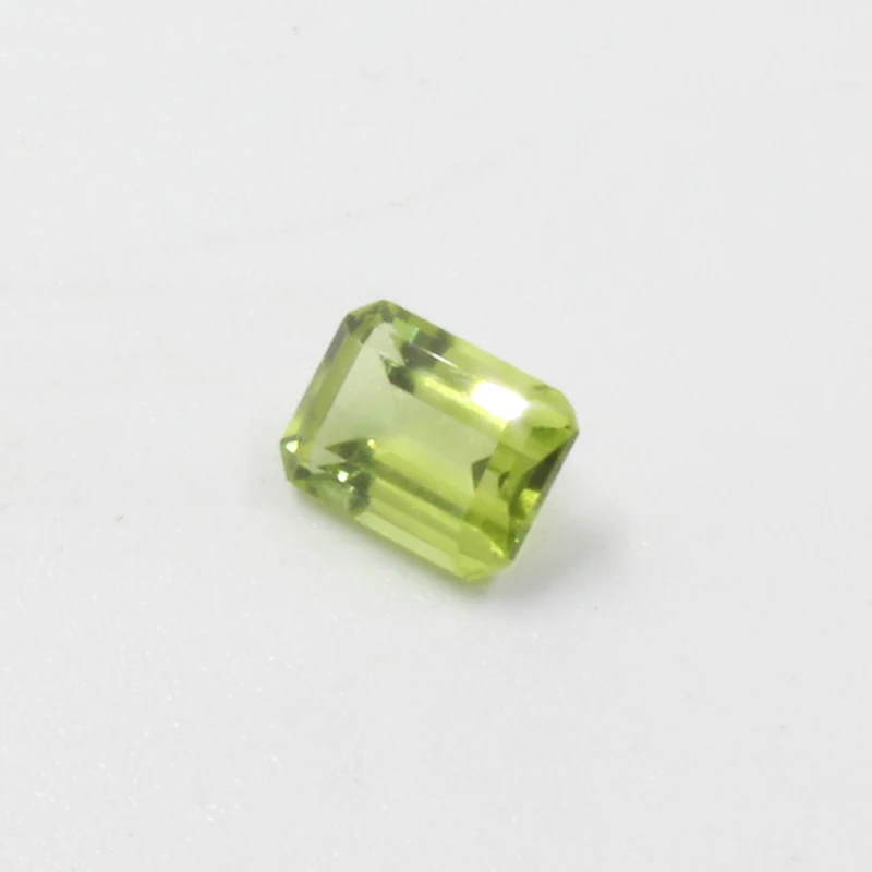 Loose Peridot Gemstone Oval Cut VVS grade