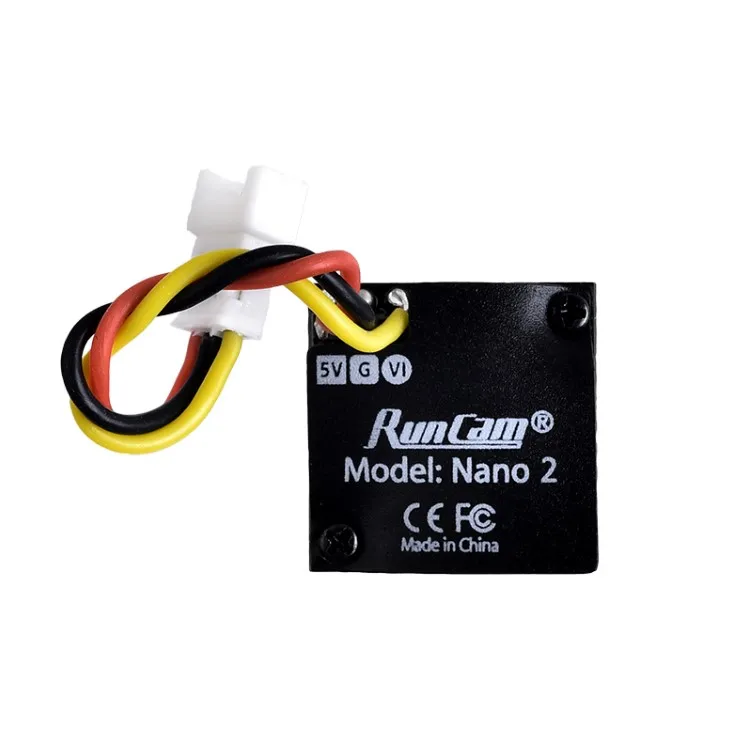 La RunCam Nano2 Mini Caméra FPV 14mm fixée sur un drone, montrant sa taille compacte et sa conception robuste.