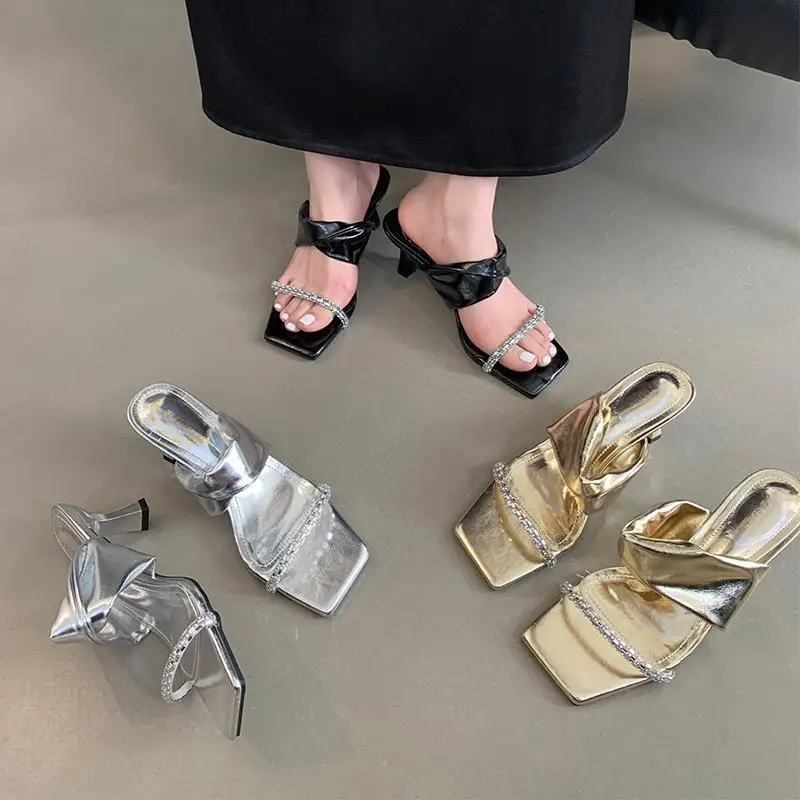 

Женские шлепанцы с квадратным носком, уличные шлепанцы, модная женская обувь, летние Роскошные блестящие Шлепанцы из резины в римском стиле, 2024