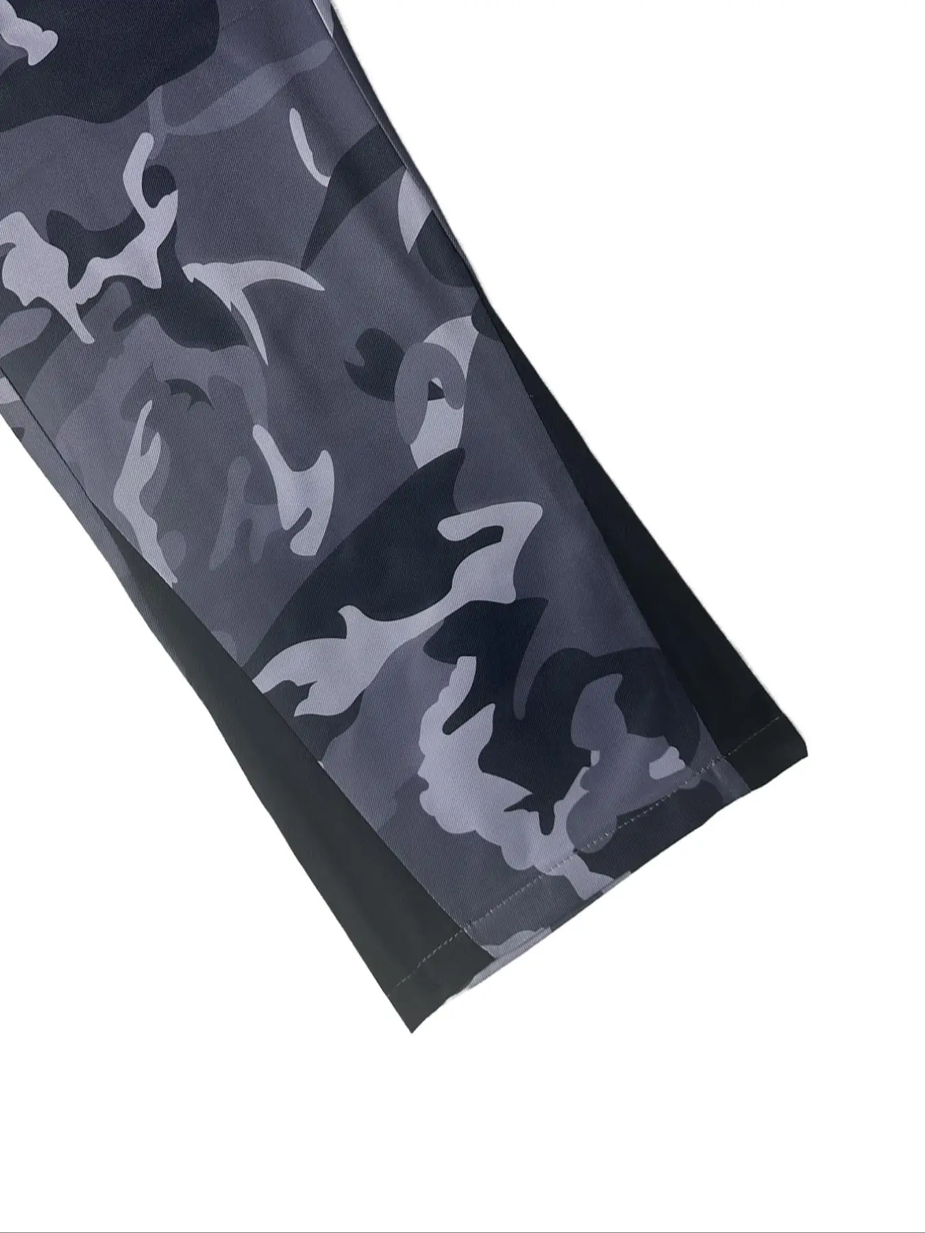 Neue Camo-Hose für Herren, modische Outdoor-Hose mit weitem Bein, große Taschen, dekorative gewebte Schlaghose, geeignet für junge Freizeitkleidung – Detail 6