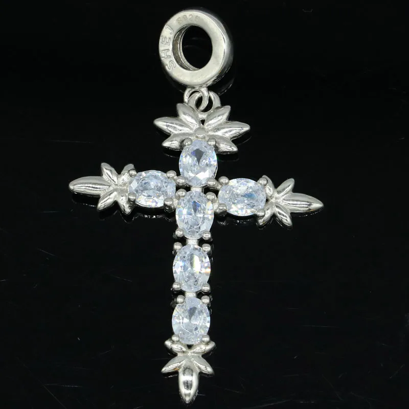 Женский кулон с крестом из серебра 2,8 пробы, 42x22 мм, 925 г Женский кулон с крестом из серебра 2,8 пробы, 42x22 мм, 925 г