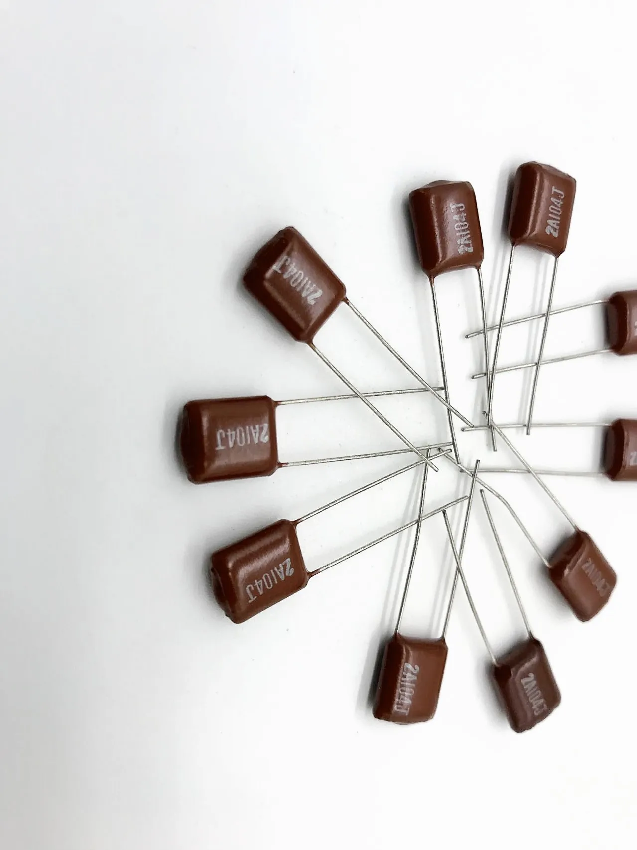 10pcs MYLAR 100V 2A104J Brown Color Mylar Polyester Film Capacitor Metallized 100nF Polypropylene Capacitors Made in Korea