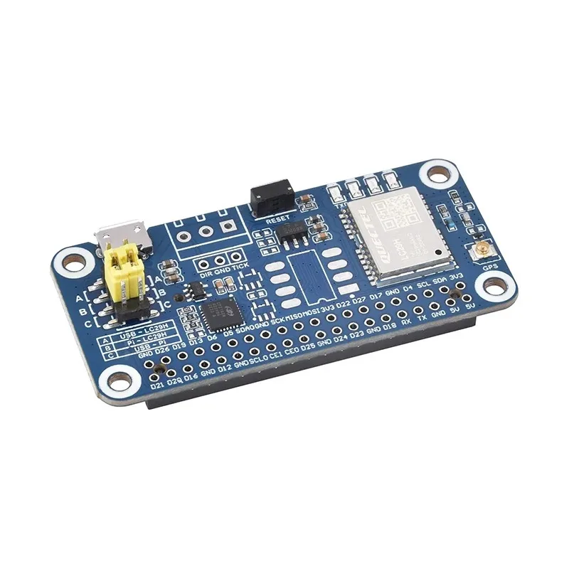 Module GPS RTK HAT double bande pour Raspberry Pi connecté à une antenne, posé sur une table.