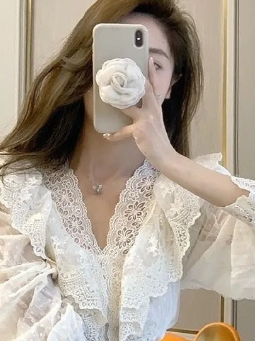 벚꽃 V넥 레이스 셔츠 여성용 봄 신상 루즈핏 블라우스 밑단 디자인 센세이션 탑 프렌치 스타일 긴팔 통기성