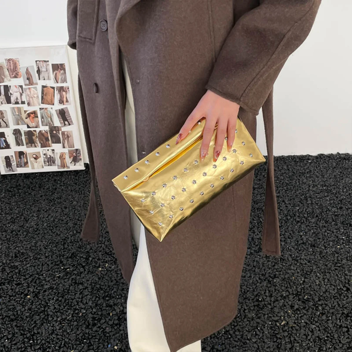 Elegant Glitter PU Leather Clutch with Rivet Detailing