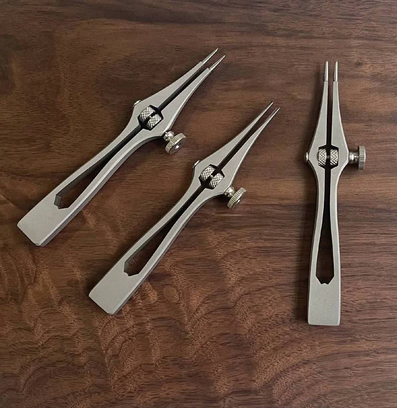 

1PCS Adjustable Spacing 1-6MM Leather Punch Tool Manual Hole Puncher Leather Chisel Pricking Iron Handmade LeatherCraft