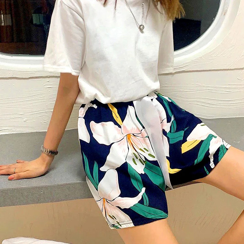 

Casual Fashion Cotton Silk Quarter Pants Summer Cotton Silk Beach Women's Thin Breathable Elastic Waist Floral Printing Shorts