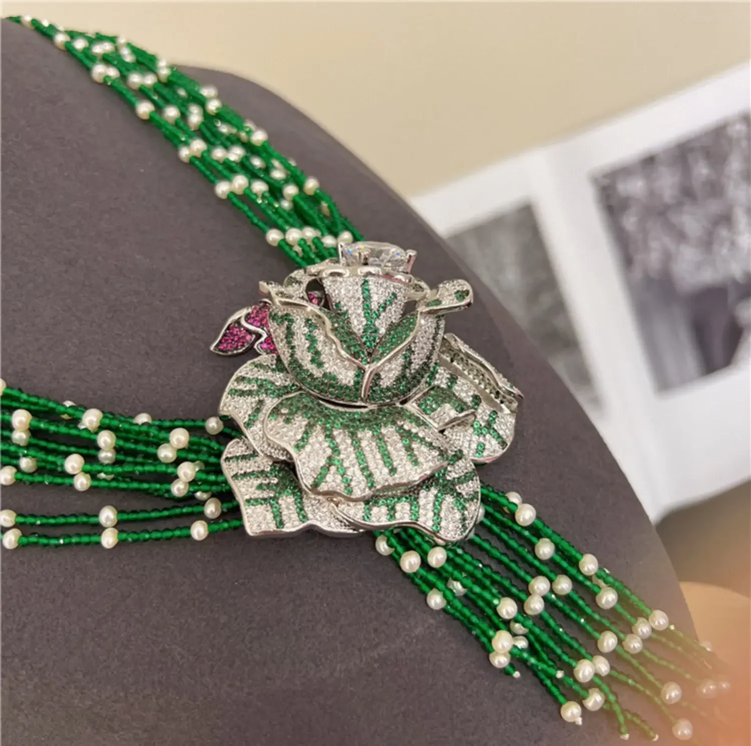 天然養殖ホワイトパールネックレス,緑色の翡翠の花,czコネクター,10列