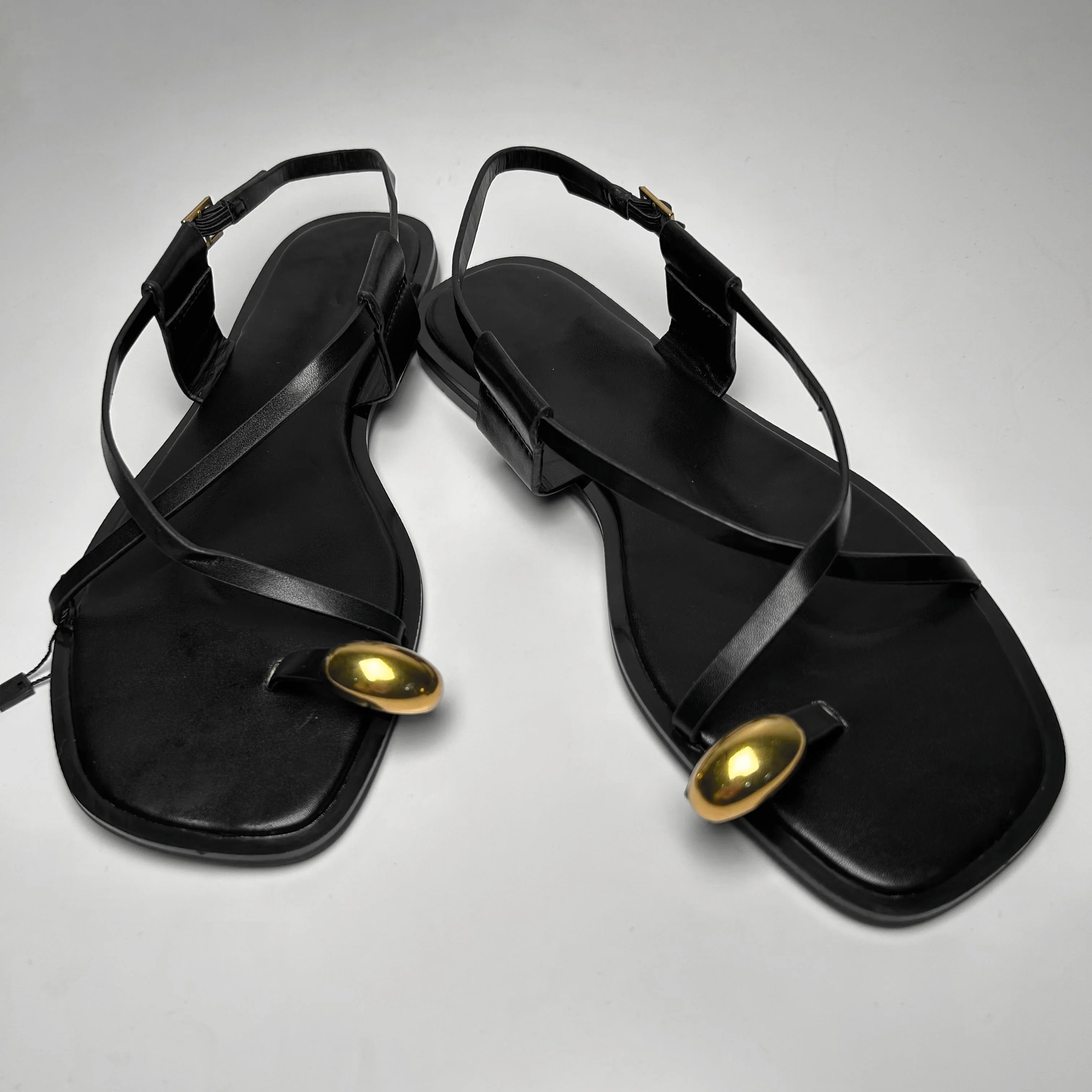 

Сандалии женские на плоской подошве, с металлическим носком, квадратным носком